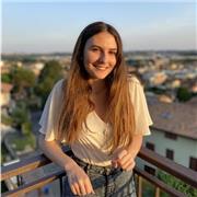 Ho 19 anni, detengo un diploma umanistico e frequenterò Scienze dell’educazione. Offro ripetizioni sia online che in presenza